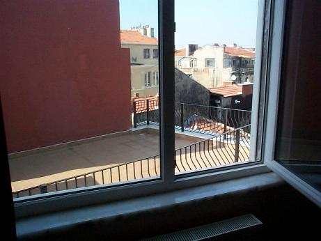 Sofyali Sokak is the noisy street below